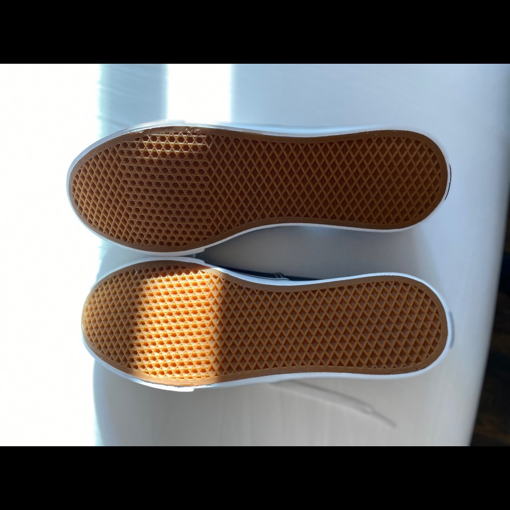 Vans - Picture 4 of 5